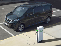 Bald bei uns: der Peugeot e-Traveller