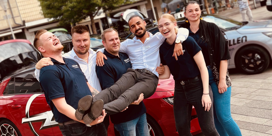 Das Auto-Thüllen-Team