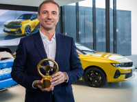 Goldenes Lenkrad für neuen Opel Astra